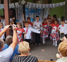 Dnia 14 czerwca w naszym przedszkolu odbyło się uroczyste zakończenie przedszkola przez dzieci z grupy IV „Pszczółki” i grupy V „Biedroneczki”. 